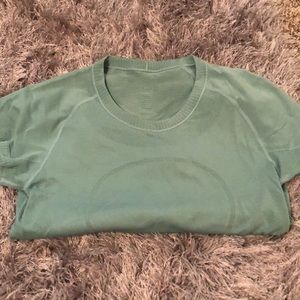 Lululemon top